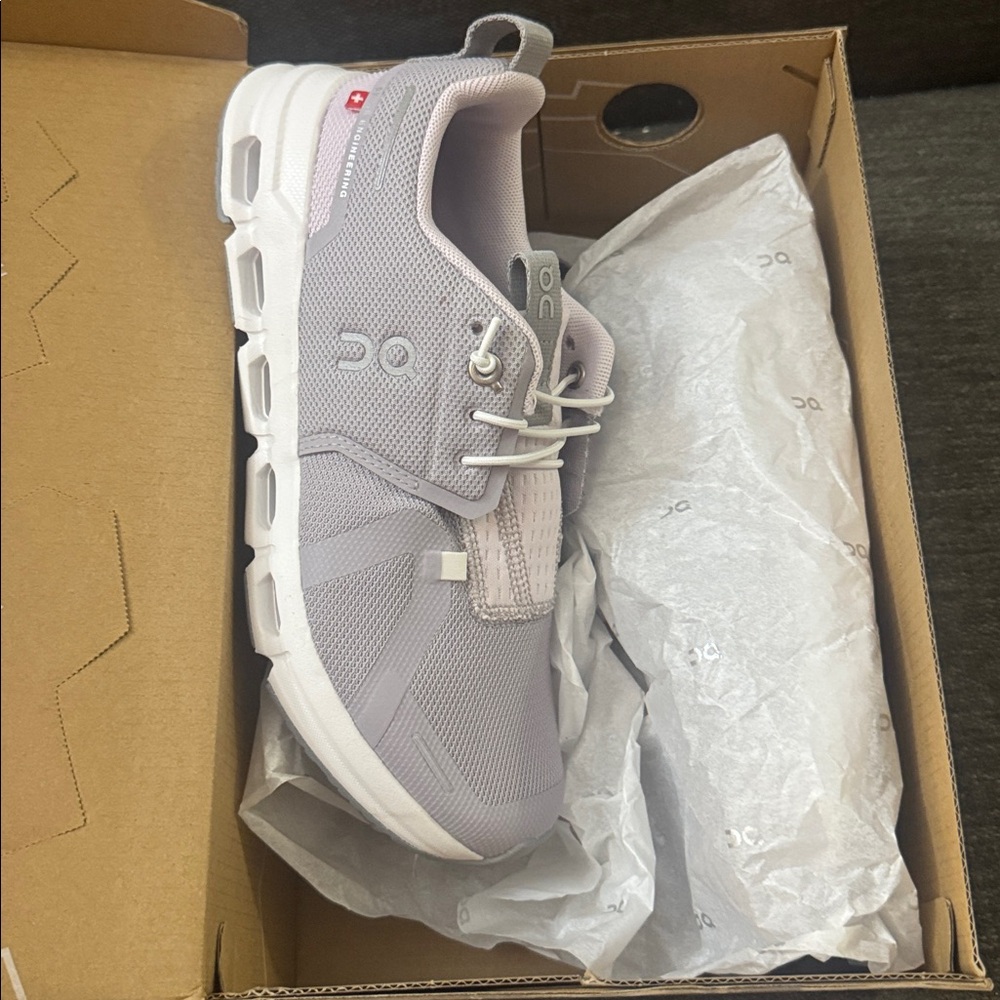 On cloud cloud sky fade white purple kids size 4.5 women's 6.5 shoes. NeW